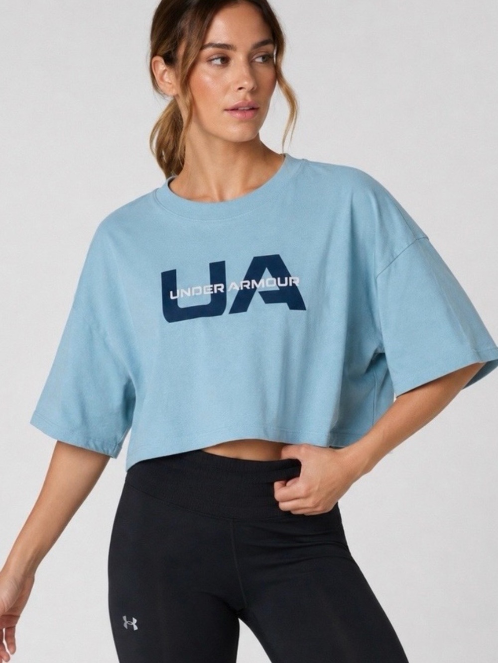 Under Armour Women’s Light Blue Cropped Logo Tee size L